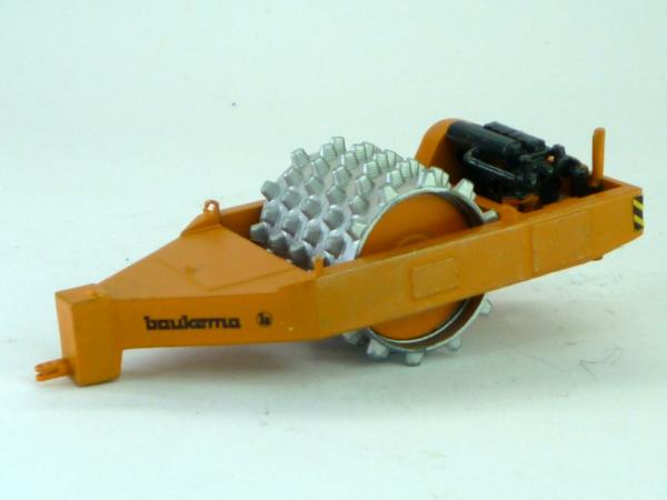 Anhänge Vibrationswalze Baukema A12 Stampffußwalze  orange
